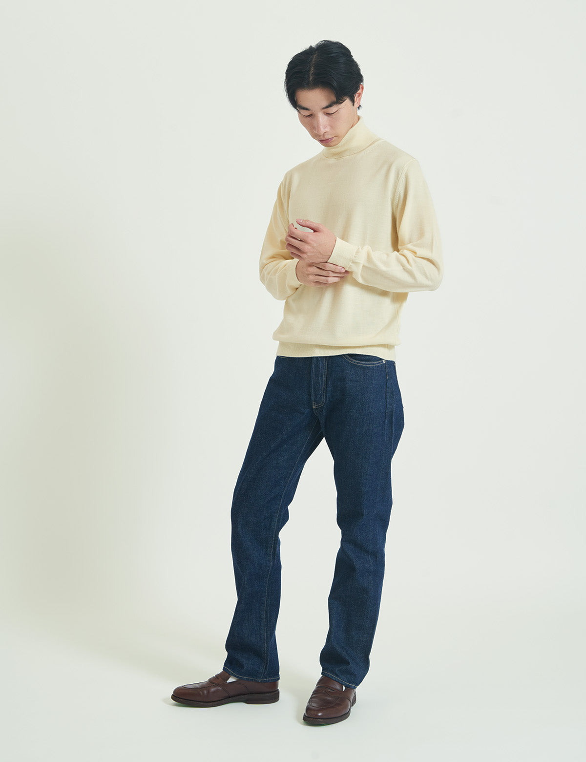 (WO3) 12G Lightweight Merino Wool Turtleneck