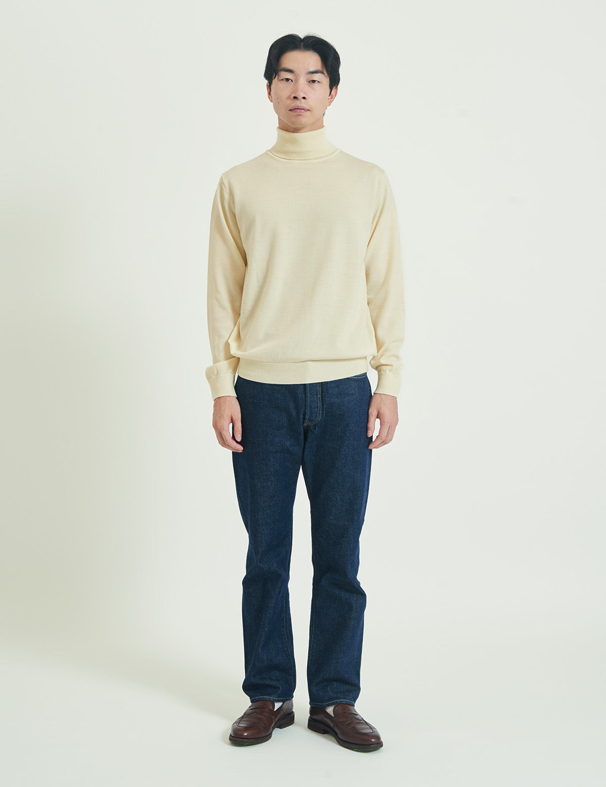 (WO3) 12G Lightweight Merino Wool Turtleneck