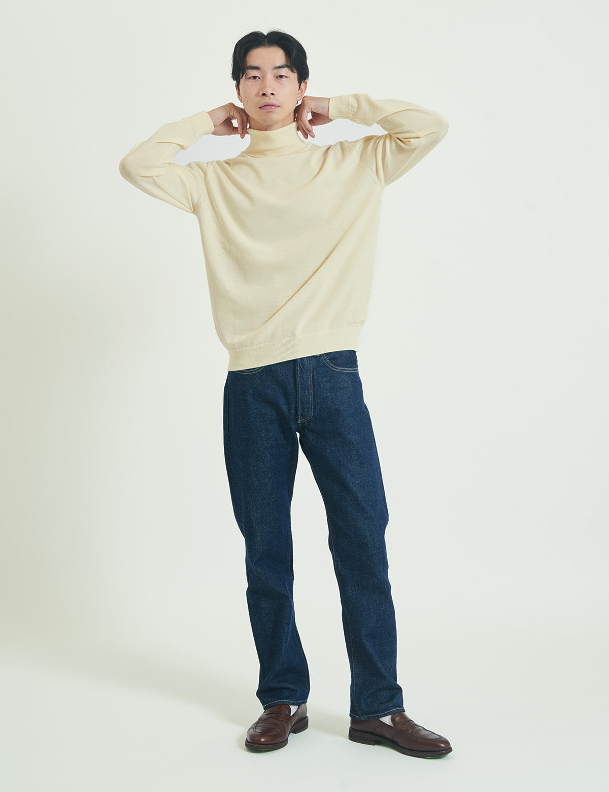 (WO3) 12G Lightweight Merino Wool Turtleneck