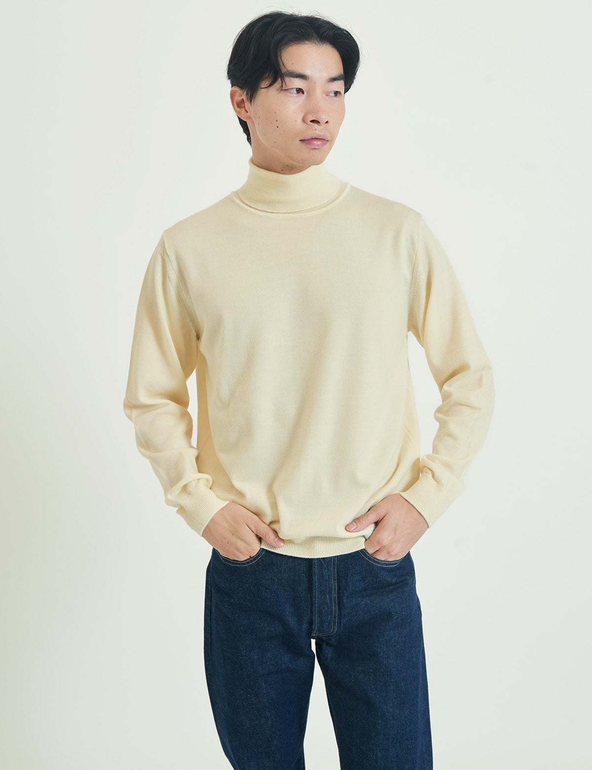 (WO3) 12G Lightweight Merino Wool Turtleneck